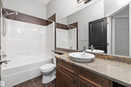 4044 Crowsnest Crescent, Sherwood Park, AB - Indoor Photo Showing Bathroom