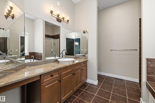 4044 Crowsnest Crescent, Sherwood Park, AB - Indoor Photo Showing Bathroom