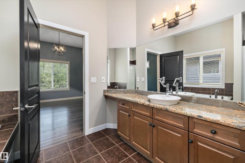 4044 Crowsnest Crescent, Sherwood Park, AB - Indoor Photo Showing Bathroom