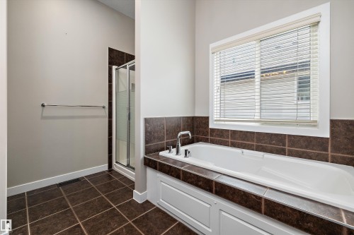 4044 Crowsnest Crescent, Sherwood Park, AB - Indoor Photo Showing Bathroom