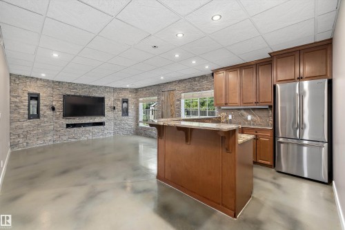 4044 Crowsnest Crescent, Sherwood Park, AB - Indoor Photo Showing Kitchen