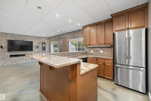 4044 Crowsnest Crescent, Sherwood Park, AB - Indoor Photo Showing Kitchen