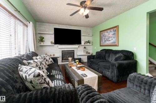 16613 58A Street Nw, Edmonton, AB 