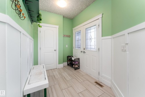 16613 58A Street Nw, Edmonton, AB 