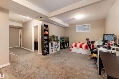 16613 58A Street Nw, Edmonton, AB 