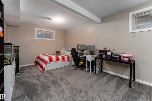 16613 58A Street Nw, Edmonton, AB 