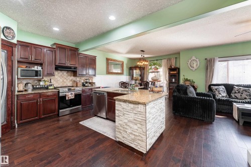 16613 58A Street Nw, Edmonton, AB 