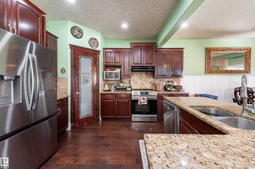 16613 58A Street Nw, Edmonton, AB 