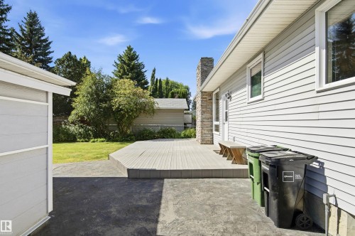Spacious outdoor deck with a concrete patio - 14307 50 Avenue Nw, Edmonton, AB 