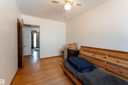 Hardwood flooring in a neutral-toned room - 14906 76 Avenue Nw, Edmonton, AB 