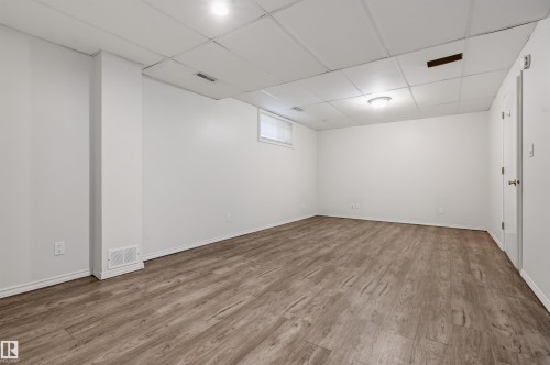 11107 University Avenue Nw, Edmonton, AB 