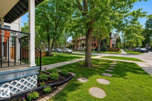 11107 University Avenue Nw, Edmonton, AB 