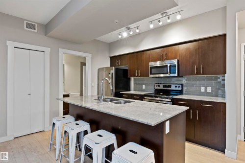 #905 10226 104 St Nw, Edmonton, AB 