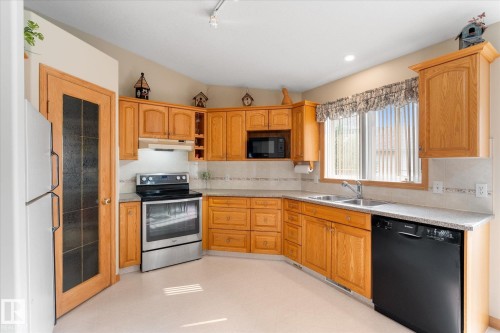 16 Simonette Crescent, Devon, AB - Indoor Photo Showing Kitchen With Double Sink