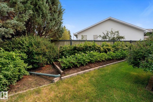 16 Simonette Crescent, Devon, AB - Outdoor
