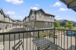 Balcony with black metal railing - 