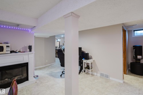 15256 122 Street Nw, Edmonton, AB 