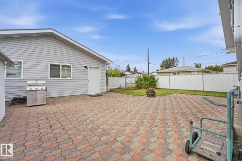Detached building with horizontal siding, a side entry door, and multiple windows - 13304 63 Street Nw, Edmonton, AB 
