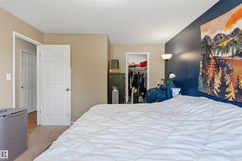 Recessed closet with a bi-fold door - 17005 95 Street Nw, Edmonton, AB 