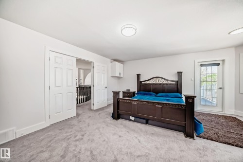 Soft gray carpeting throughout - 4608 43 Avenue Nw, Edmonton, AB 