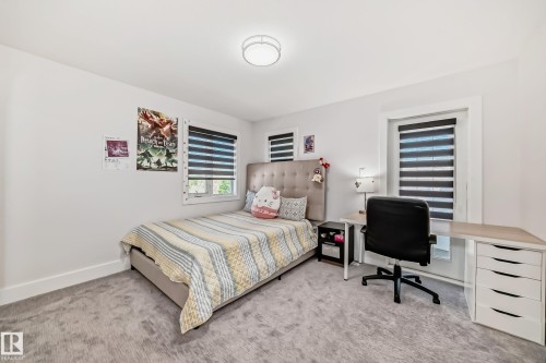 Soft gray carpet flooring, multiple windows with blinds, built-in ceiling light fixture, and white wall finishes - 4608 43 Avenue Nw, Edmonton, AB 