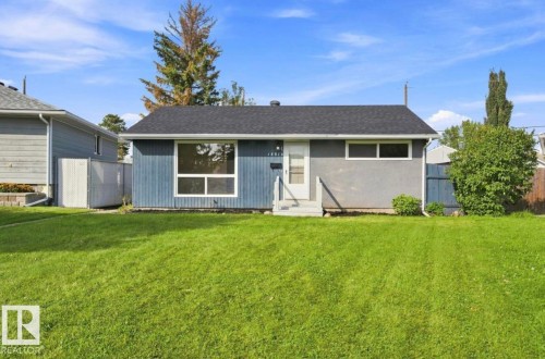 Exterior featuring a pitched roof, front entry with steps, and a combination of horizontal siding and stucco finishes - 15812 110A Avenue Nw, Edmonton, AB 