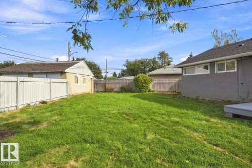 Expansive grassy yard with a privacy fence - 15812 110A Avenue Nw, Edmonton, AB 