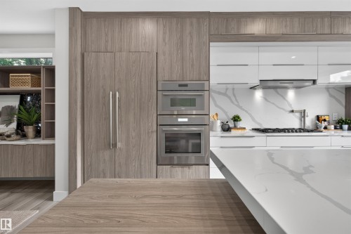 9741 90 Avenue Nw, Edmonton, AB - Indoor Photo Showing Kitchen