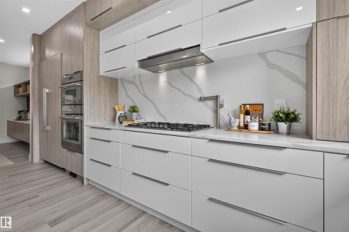 9741 90 Avenue Nw, Edmonton, AB - Indoor Photo Showing Kitchen