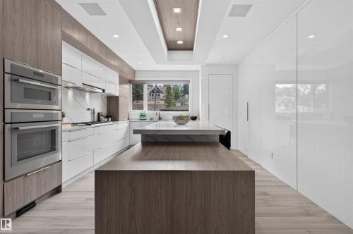 9741 90 Avenue Nw, Edmonton, AB - Indoor Photo Showing Kitchen