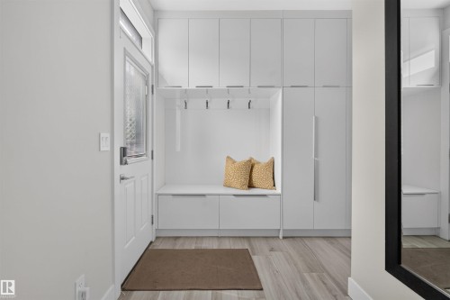 9741 90 Avenue Nw, Edmonton, AB - Indoor Photo Showing Other Room