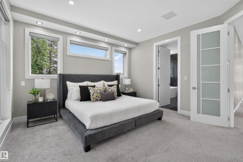 9741 90 Avenue Nw, Edmonton, AB - Indoor Photo Showing Bedroom