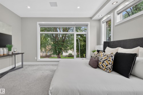 9741 90 Avenue Nw, Edmonton, AB - Indoor Photo Showing Bedroom