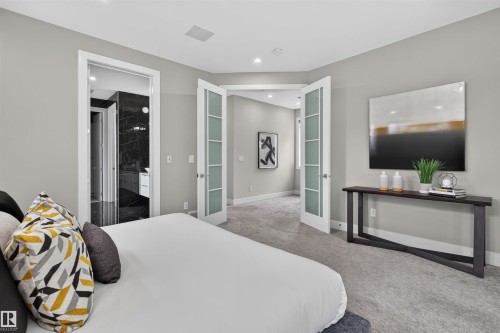 9741 90 Avenue Nw, Edmonton, AB - Indoor Photo Showing Bedroom