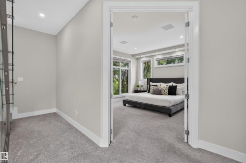 9741 90 Avenue Nw, Edmonton, AB - Indoor