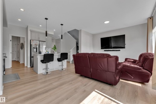 4855 Hawthorn Bend Sw, Edmonton, AB 