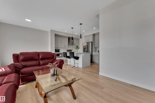 4855 Hawthorn Bend Sw, Edmonton, AB 