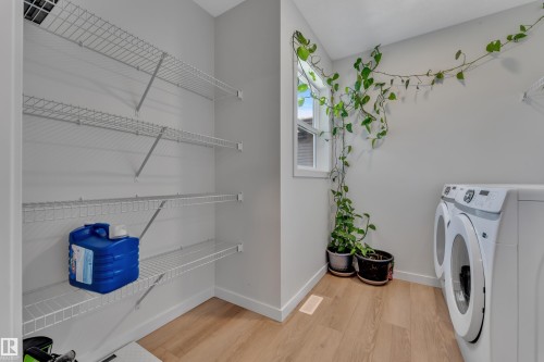 4855 Hawthorn Bend Sw, Edmonton, AB 