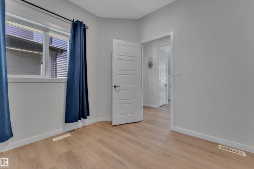 4855 Hawthorn Bend Sw, Edmonton, AB 