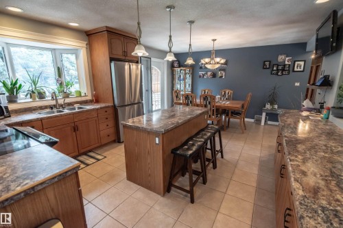 24 Glenwood Crescent, Stony Plain, AB - Indoor Photo Showing Kitchen With Double Sink