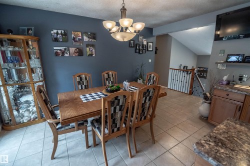 24 Glenwood Crescent, Stony Plain, AB - Indoor Photo Showing Dining Room