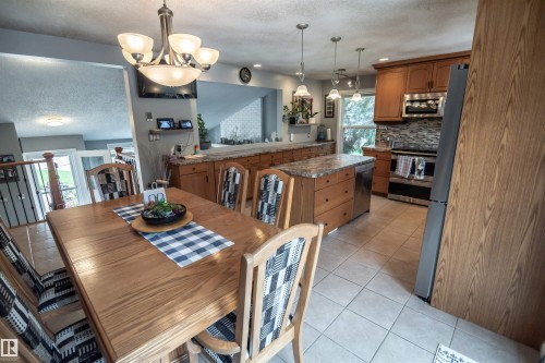 24 Glenwood Crescent, Stony Plain, AB - Indoor Photo Showing Dining Room