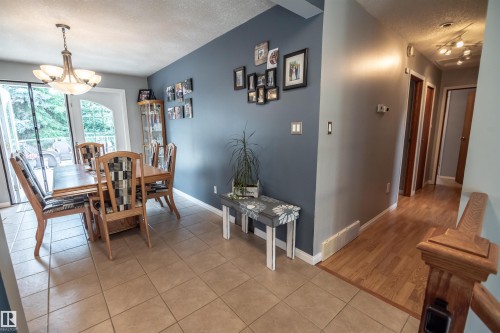 24 Glenwood Crescent, Stony Plain, AB - Indoor Photo Showing Dining Room
