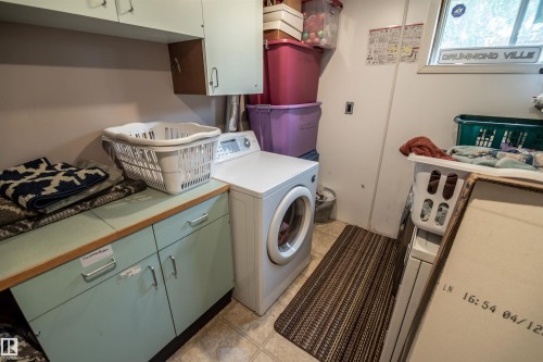24 Glenwood Crescent, Stony Plain, AB - Indoor Photo Showing Laundry Room
