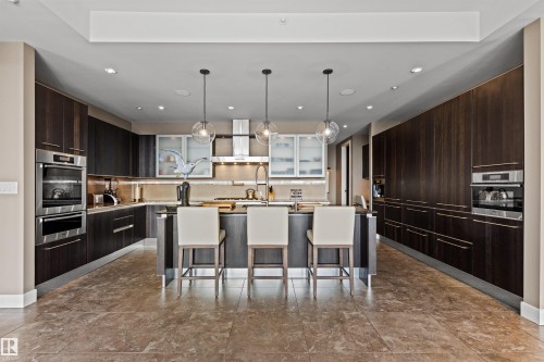#401 11930 100 Av Nw, Edmonton, AB 