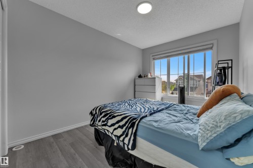 Bedroom featuring light gray walls and wood-finish flooring - 2606 Donaghey Crescent Sw, Edmonton, AB - Indoor Photo Showing Bedroom