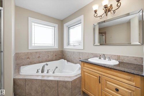 17815 111 Street Nw, Edmonton, AB 