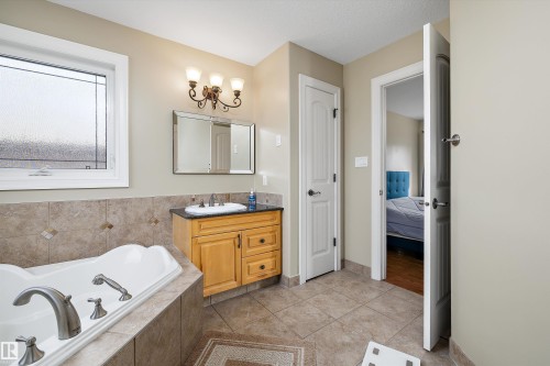 17815 111 Street Nw, Edmonton, AB 