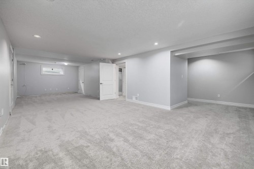 17815 111 Street Nw, Edmonton, AB 