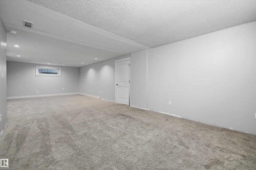 17815 111 Street Nw, Edmonton, AB 
